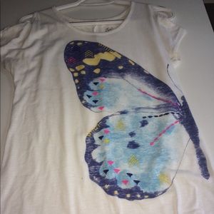 A shoulder free shirt for kids